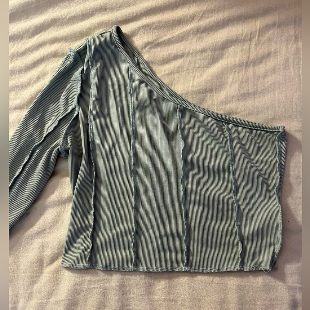 One shoulder crop top